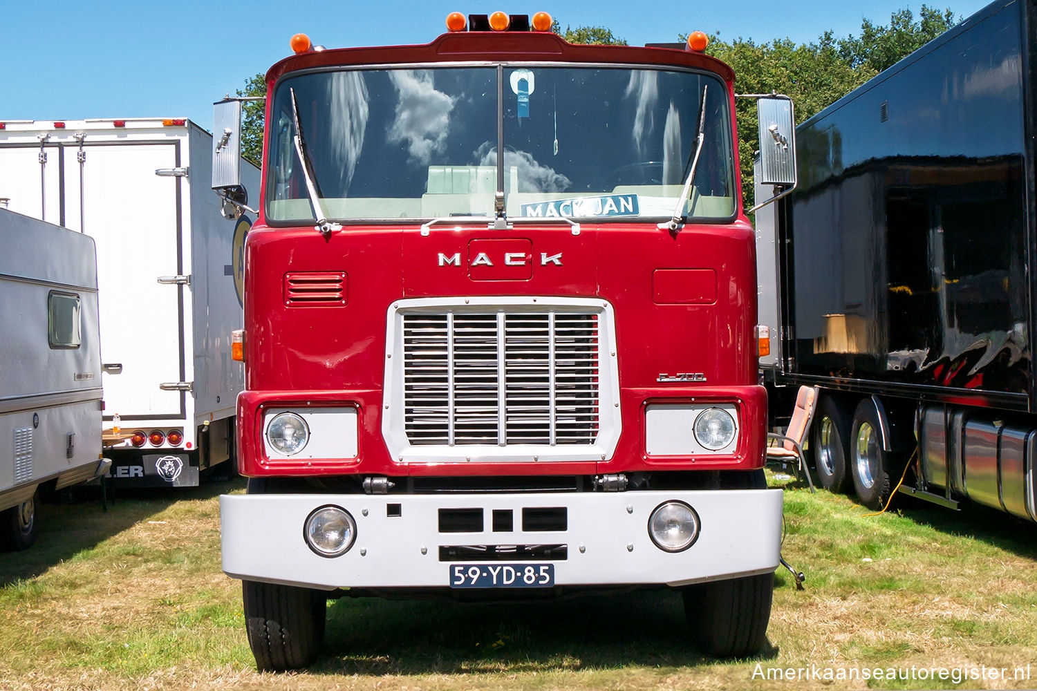 Vrachtwagens Mack F Series uit 1977